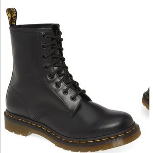 '1460 W' Boot
DR. MARTENS